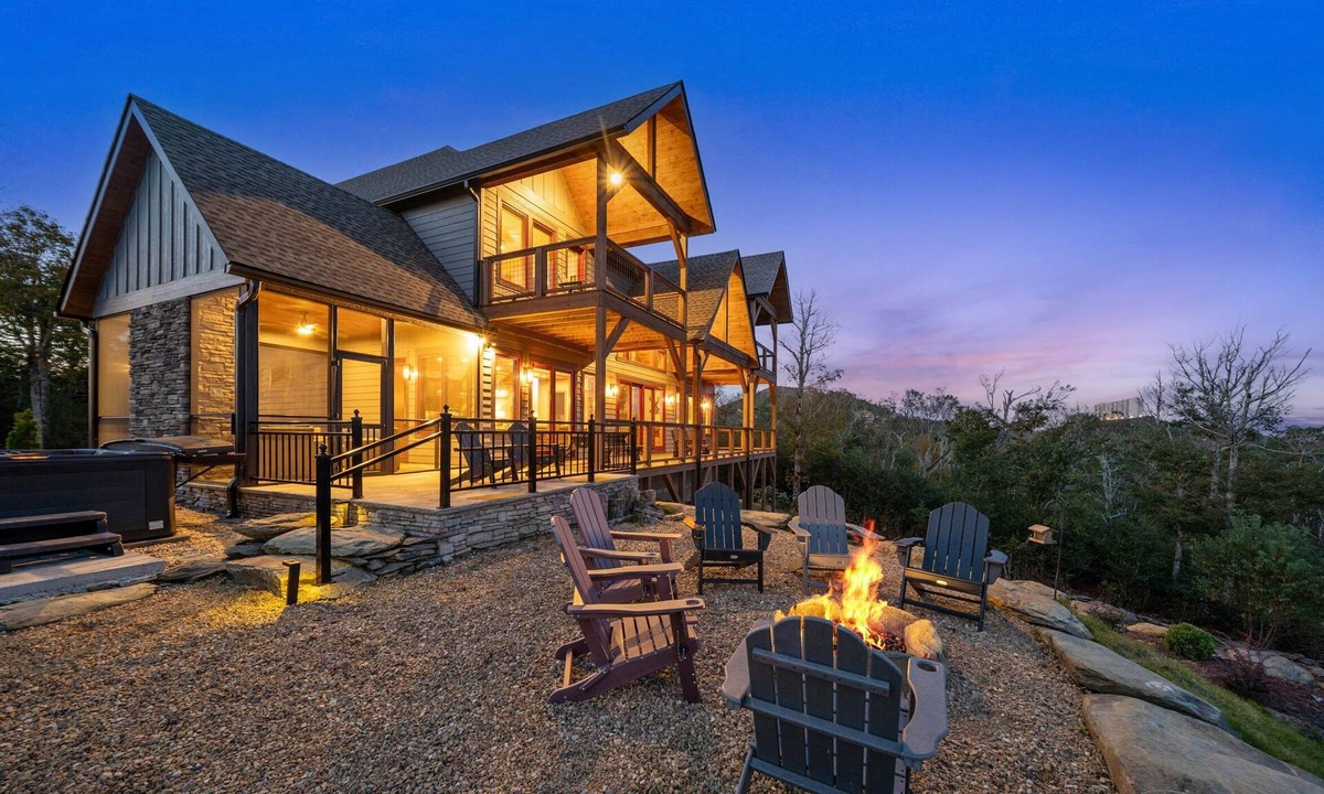Sugar Mountain House | Ridgetop Views from Sugar Mountain-Scenic Solitude