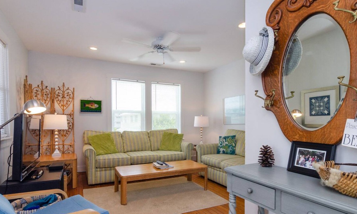 South End Apartment | Riester Middle: Enjoy ocean and sound views and a short walk to pier
