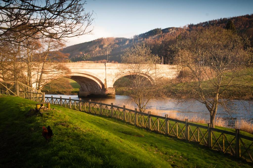 Bridge Of Earn Ski Chalet | River Edge Lodges