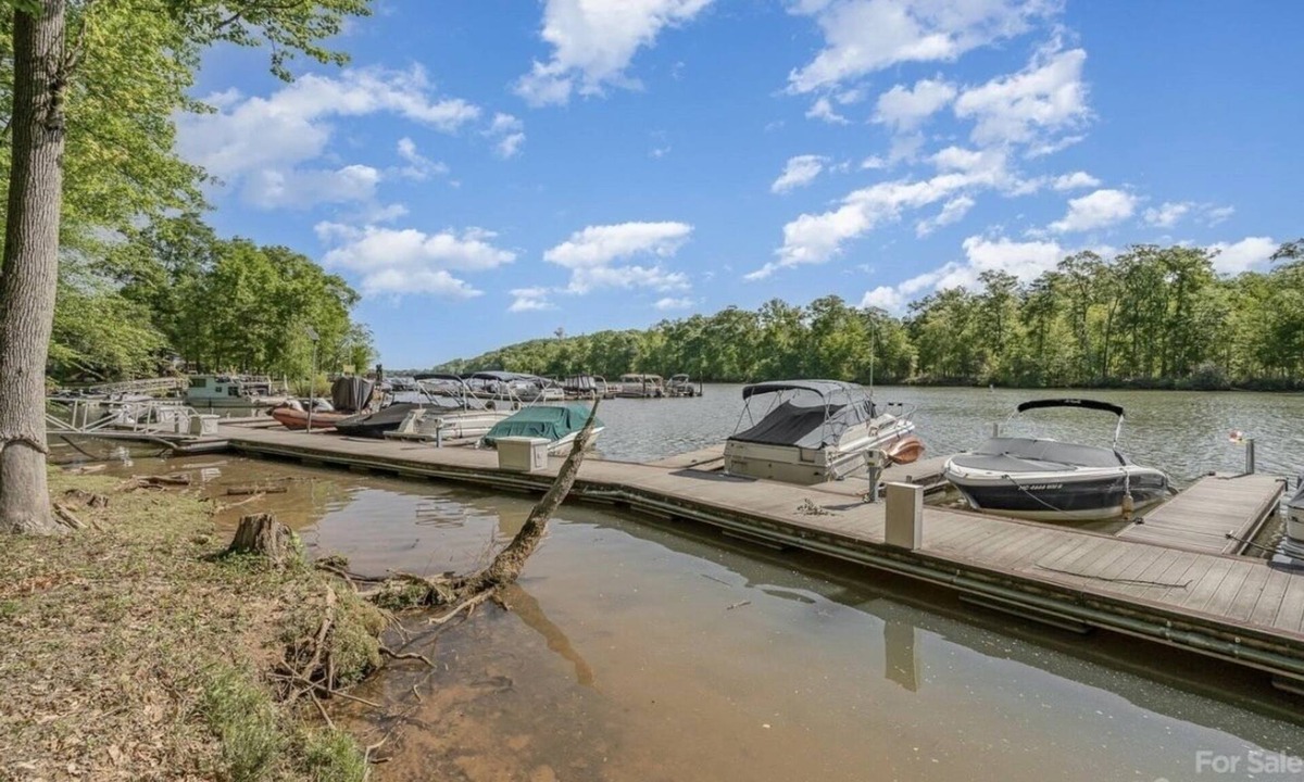 Moores Chapel House | River Retreat-Charlotte near US Whitewater Ctr- theater room, 15 mins to uptown!