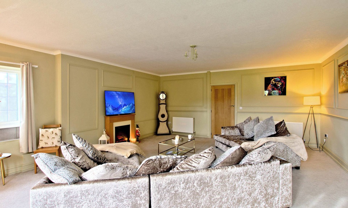 Skipton Cottage | RIVER VIEW COTTAGE, pet friendly, with hot tub in Malham