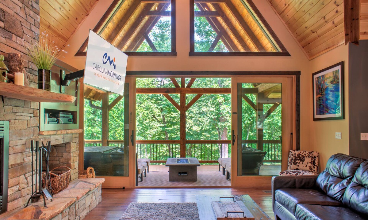Burnsville Cabin | Riverfront Luxury Lodge w/Hot Tub + Biltmore Pass | Pet-Friendly Paradise