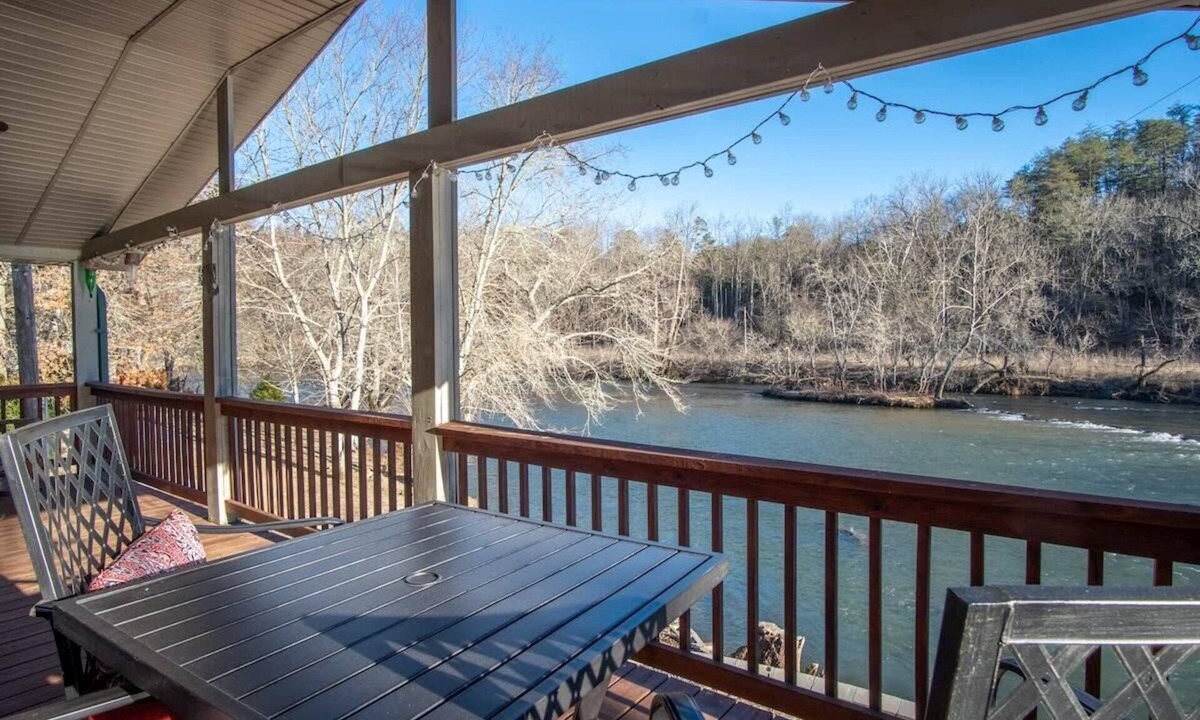 Franklin House | Riverfront Retreat with Deck, Fire Pit & Views