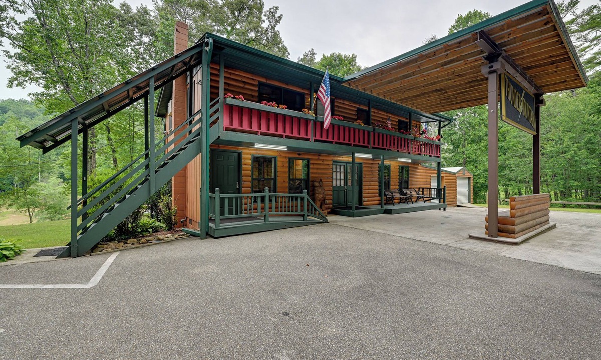 Robbinsville Cabin | Robbinsville Apt in Converted Gas Station