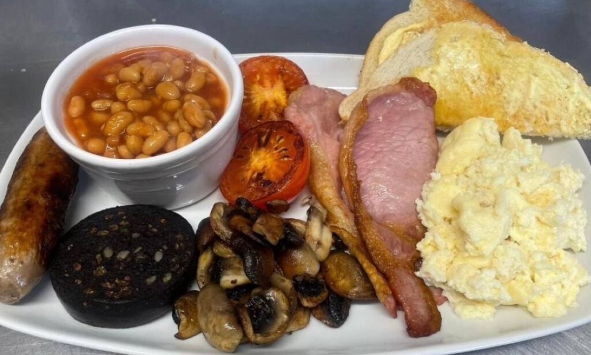 Hallington Bed & Breakfast | Romantic Double Room in a Historic Country Inn with Garden Views