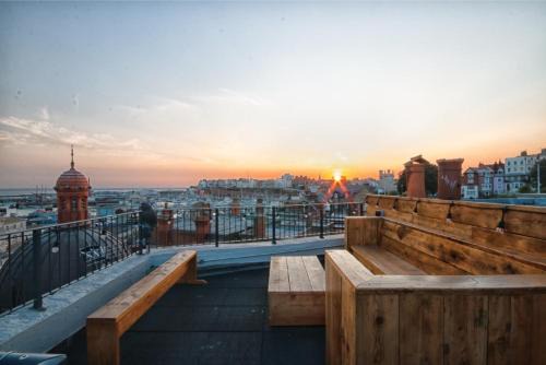 Ramsgate House | Rooftop Terrace with Harbour Views By Adliv