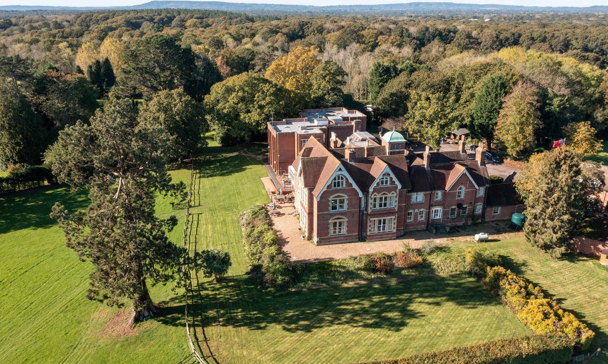 Cranleigh House | Room-comfortable Spacious Double Ensuite