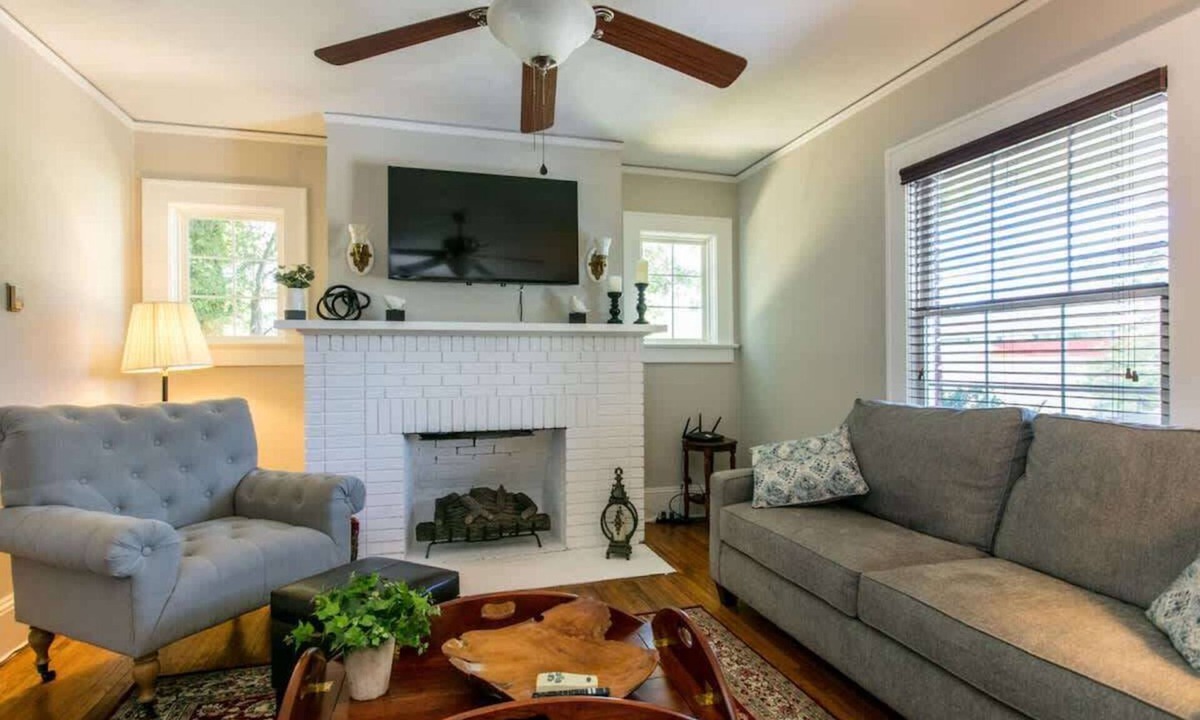 Druid Hills House | Roomy 5BR Bungalow w/Backyard | Close to Downtown