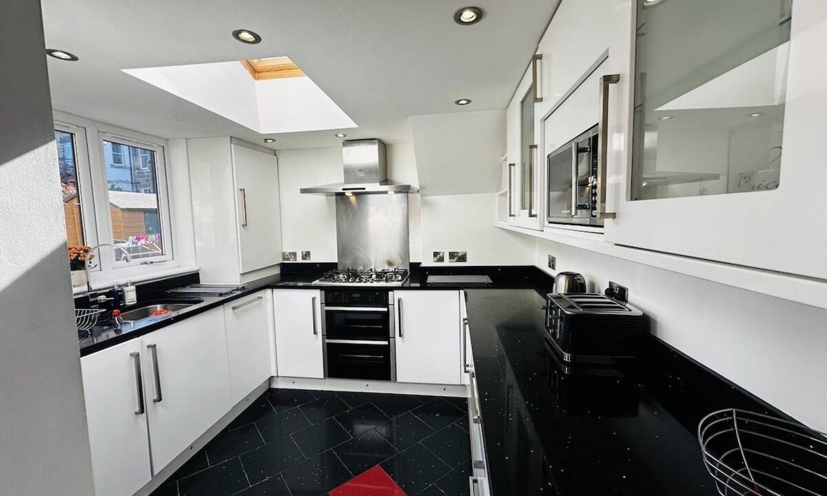 Newhaven House | Roomy home 1 level Free Parking