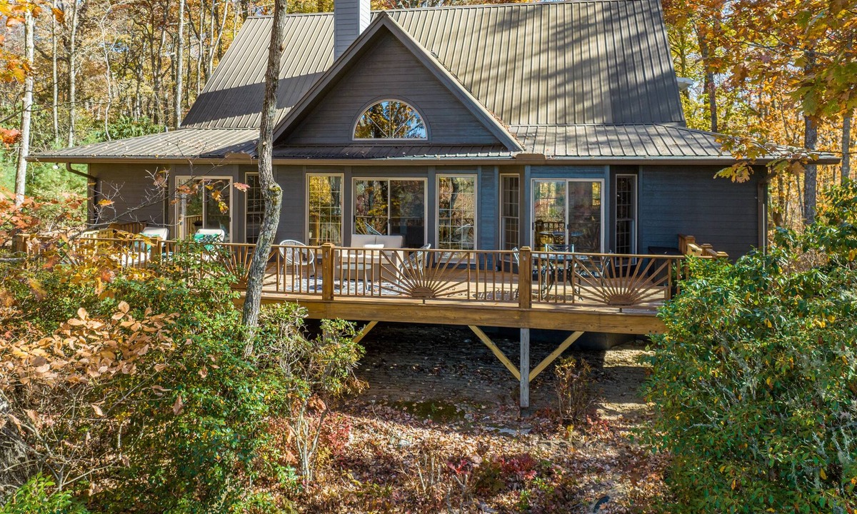 Highlands Hills House | Rosie's Ridge | Sunset View | Highlands, NC | (NEW) Booking Winter 2022!