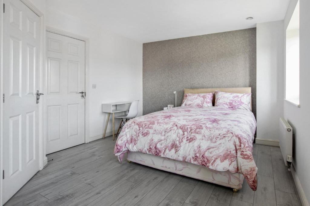 Mickleover House | Ruby Kingsize Bedroom with En-suite