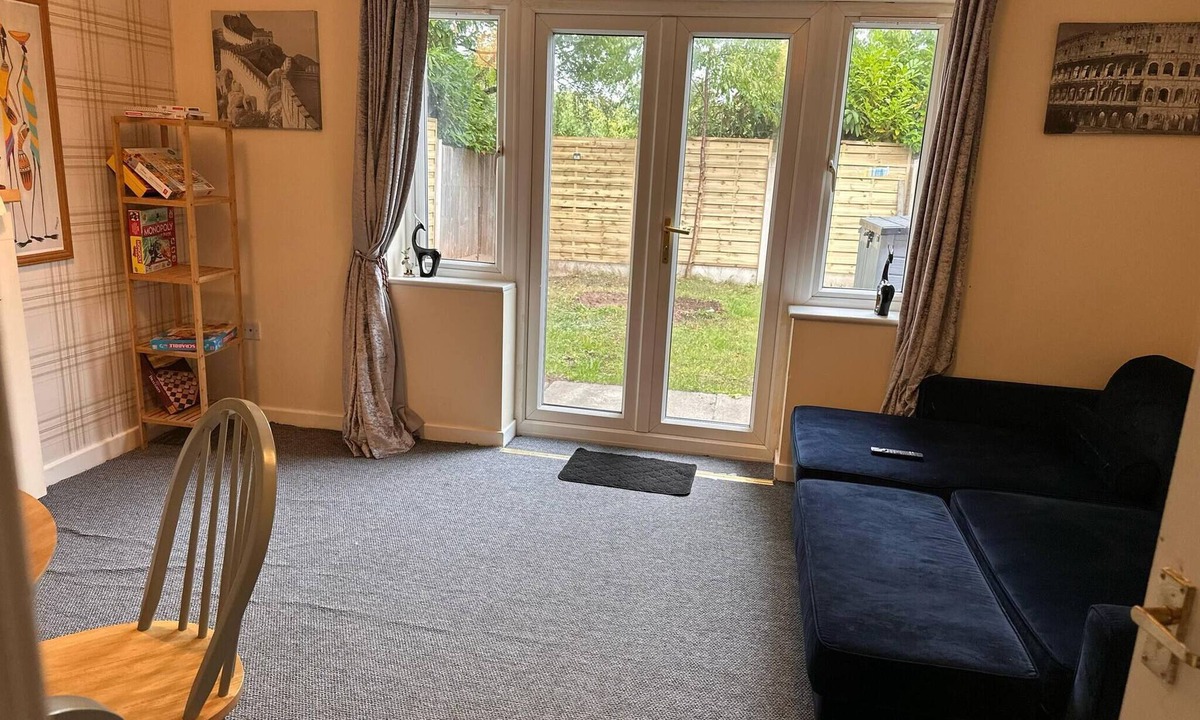Runcorn House | Runcorn cozy 3-bed entire house
