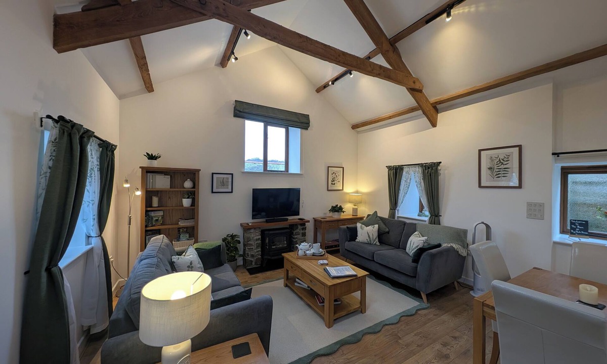 Brayford Cottage | Rural retreat for 2 with private HOT TUB close to Exmoor and the Coast