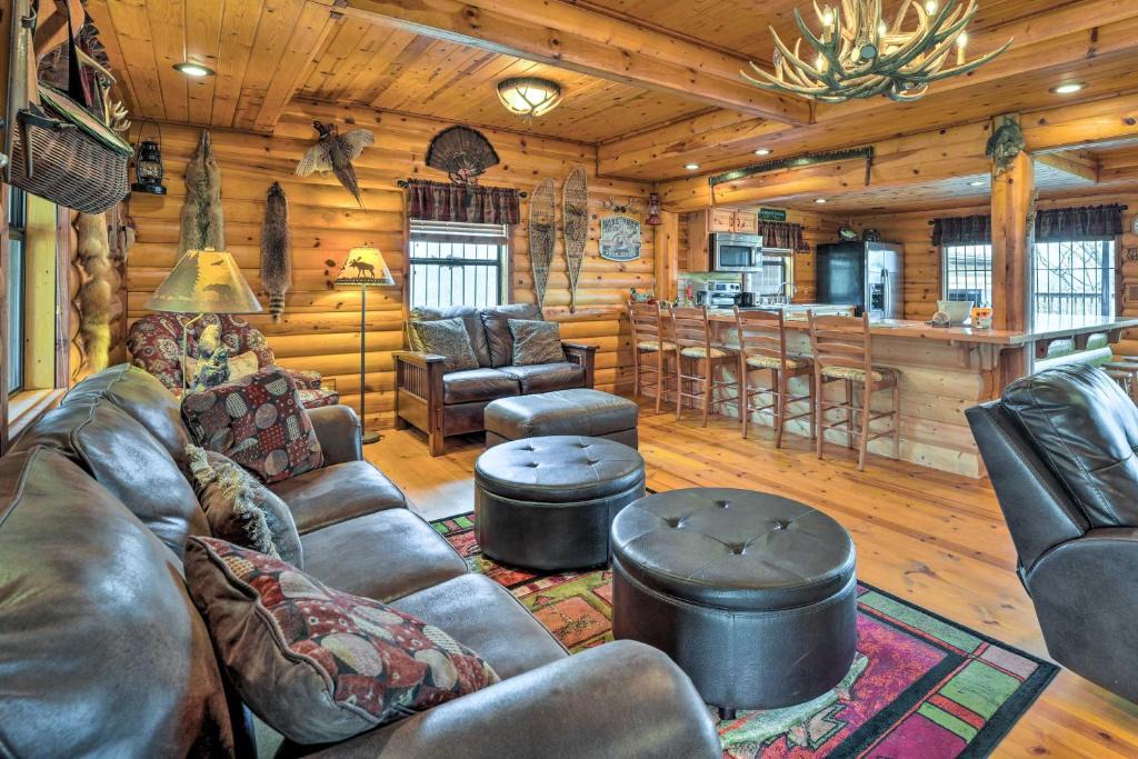 Eagle Rock House | Rustic Cabin in Roaring River State Park!