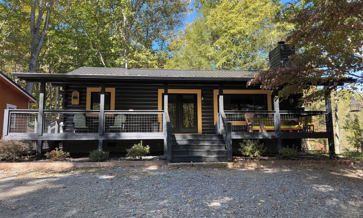 Hemphill Heights Cabin | Rustic Charm Meets Modern Comfort – Cozy Mountain Cabin Retreat at Calm Creek!