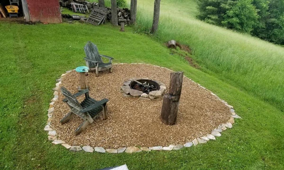 Austinville Other | Rustic farmhouse w/firepit