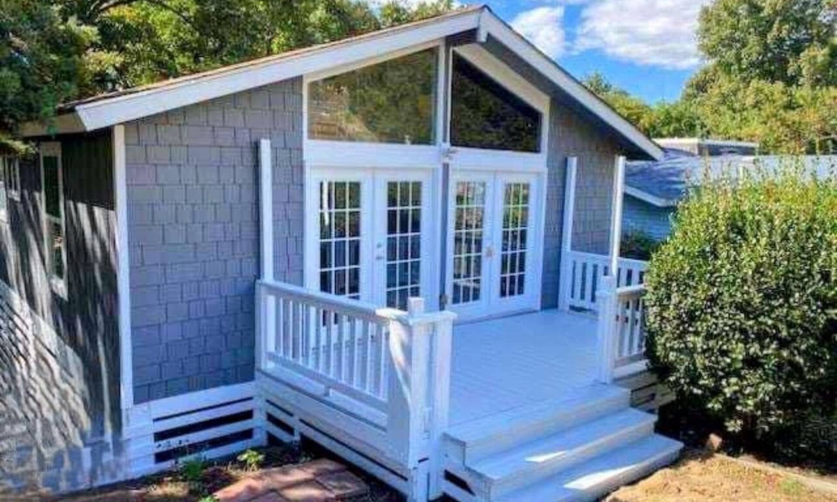 Colington Harbour Cottage | Sail Cove - Charming Colington Cottage - Pet Friendly- Community Pool!