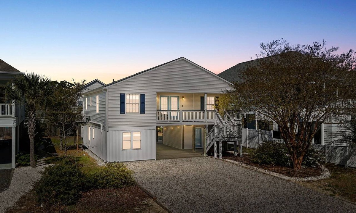 Tranquil Harbour House | Saltwater Social- Golf Cart. Easy walk to the beach. Family friendly oasis