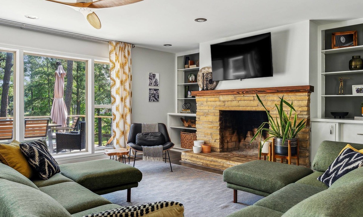 Whispering Pines House | Sample the Sandhills at Six Dixie Lakeside!