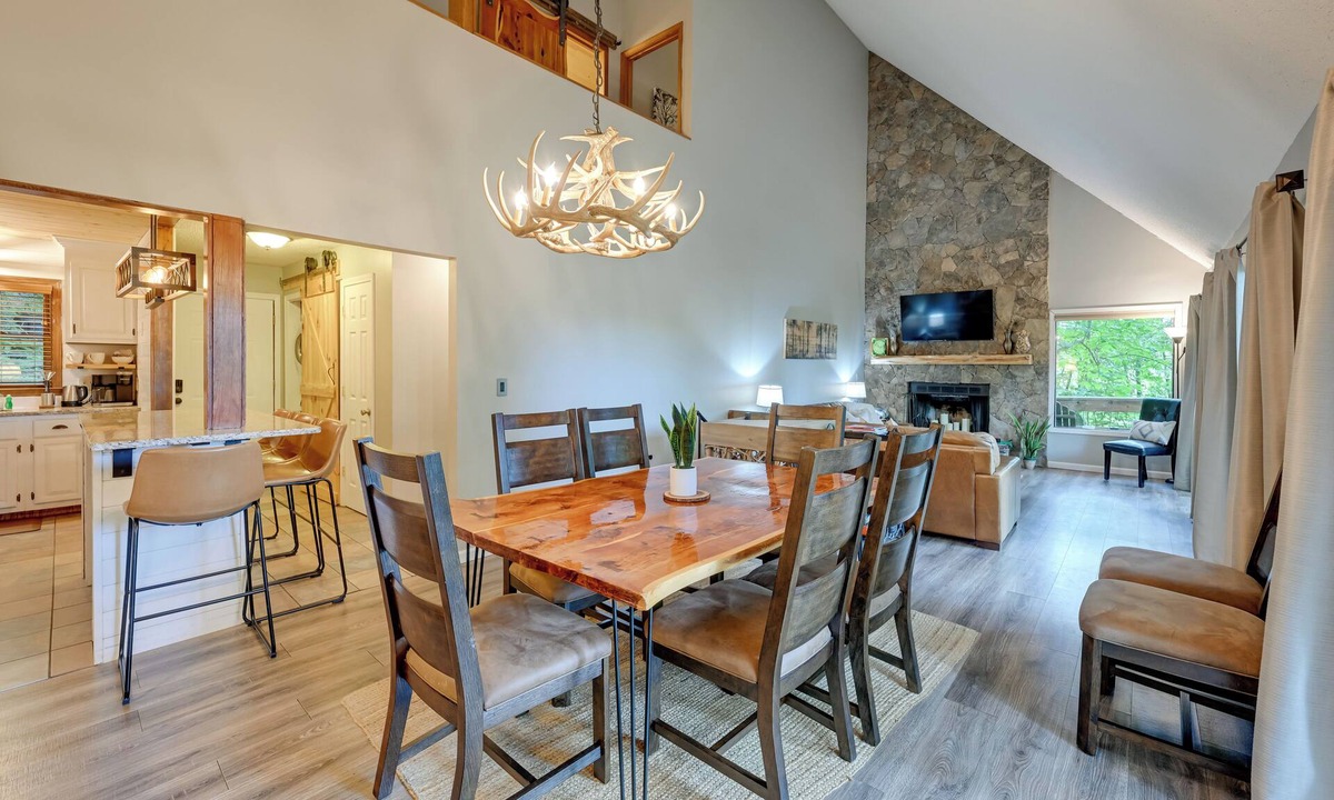Sapphire House | Sapphire Valley Cabin w/Private Mountain Views!