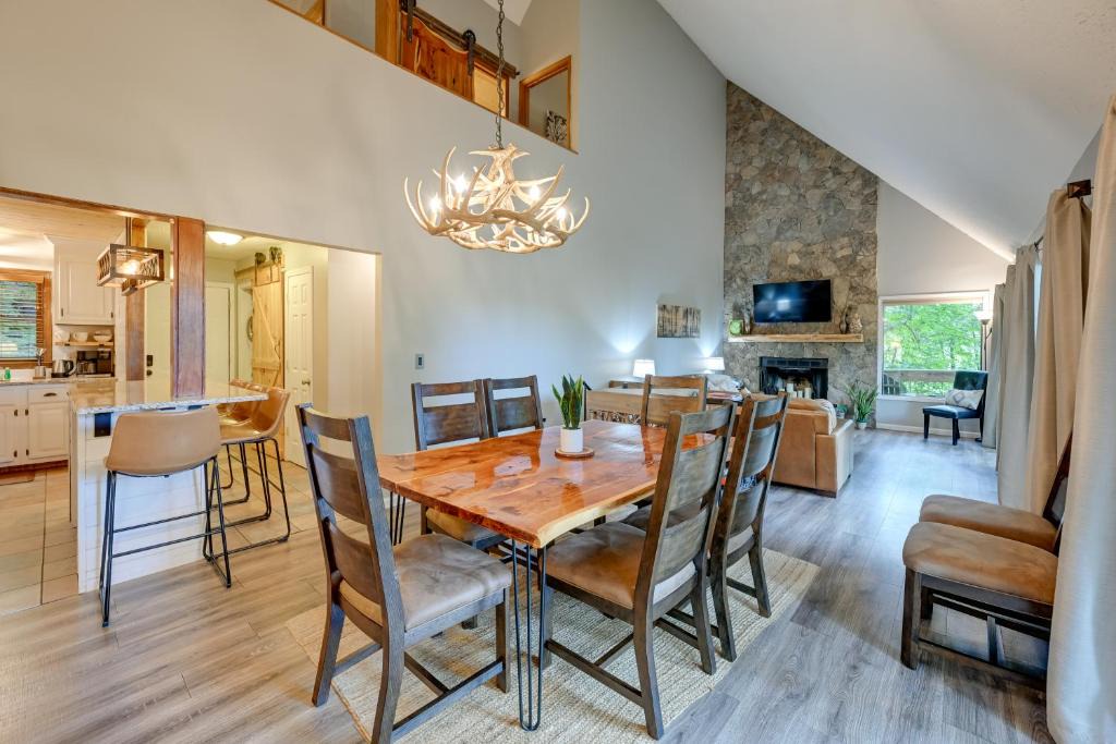 Sapphire House | Sapphire Valley Cabin with Private Mountain Views!