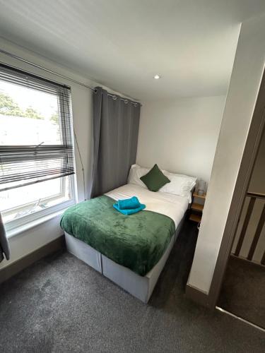 Gillingham Apartment | Saunders Lodge 4bedroom house sleeps up to 6