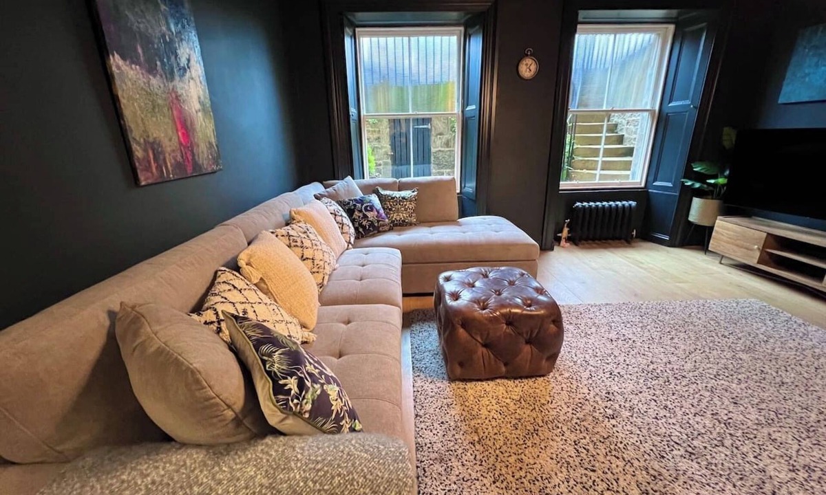 Bonnington Condo | Saxe-Coburg Sauna Apartment Stockbridge
