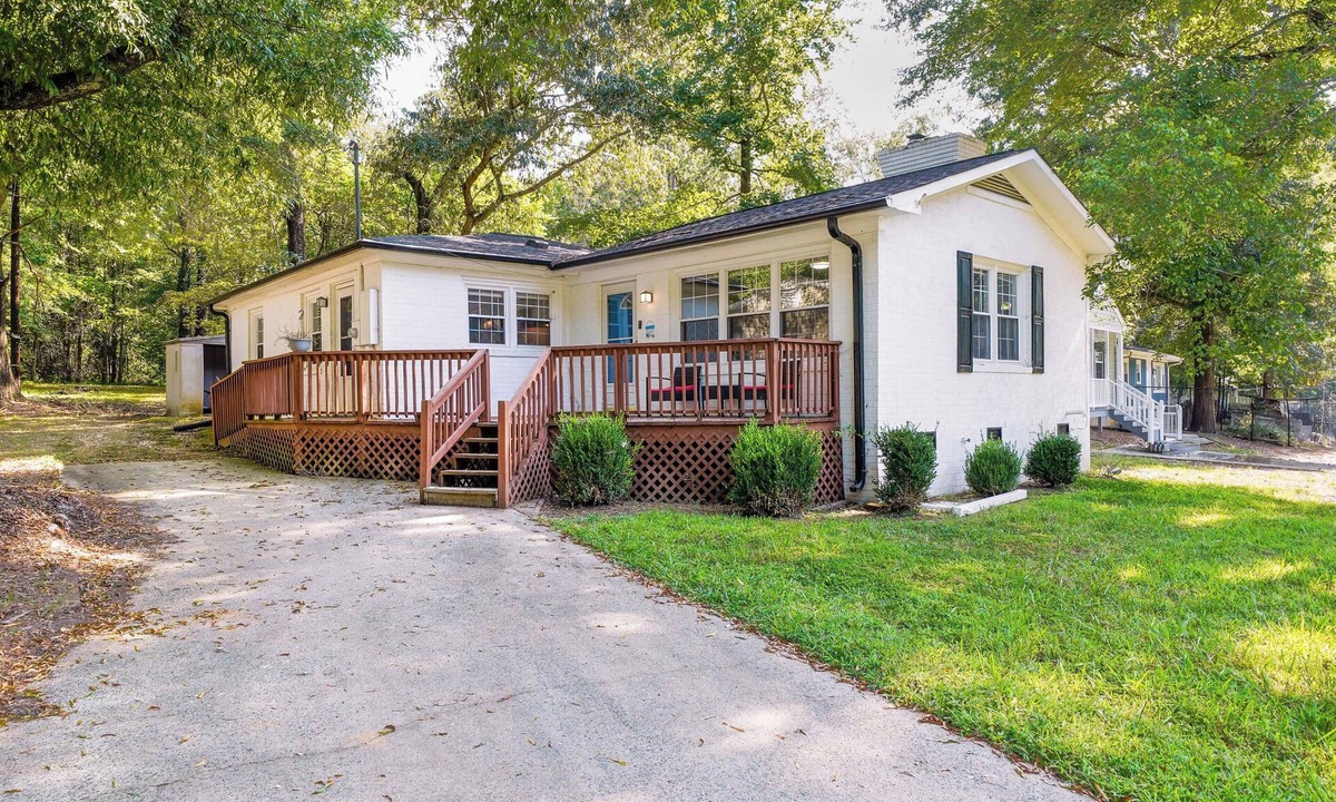 Hillsborough House | Scenic Escape ~ 15 Mi to Durham!