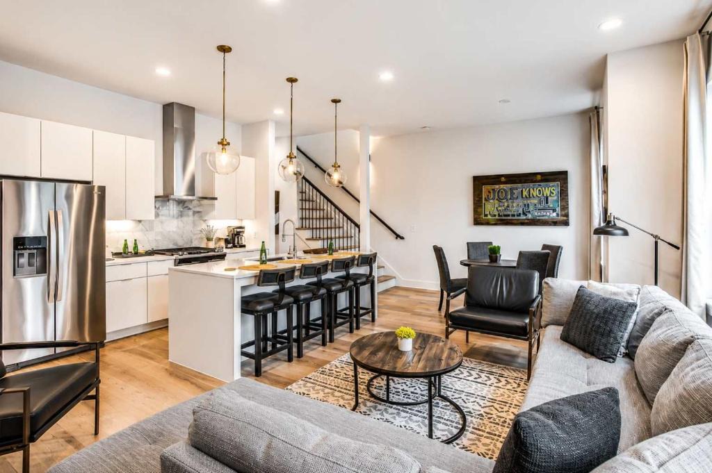 Buena Vista House | Scovel Row Retreat-Rooftop Views Near Broadway