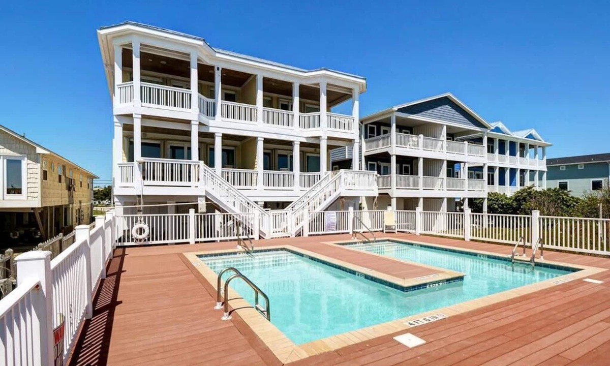 Carolina Beach Villa | Sea Forever Summary:
