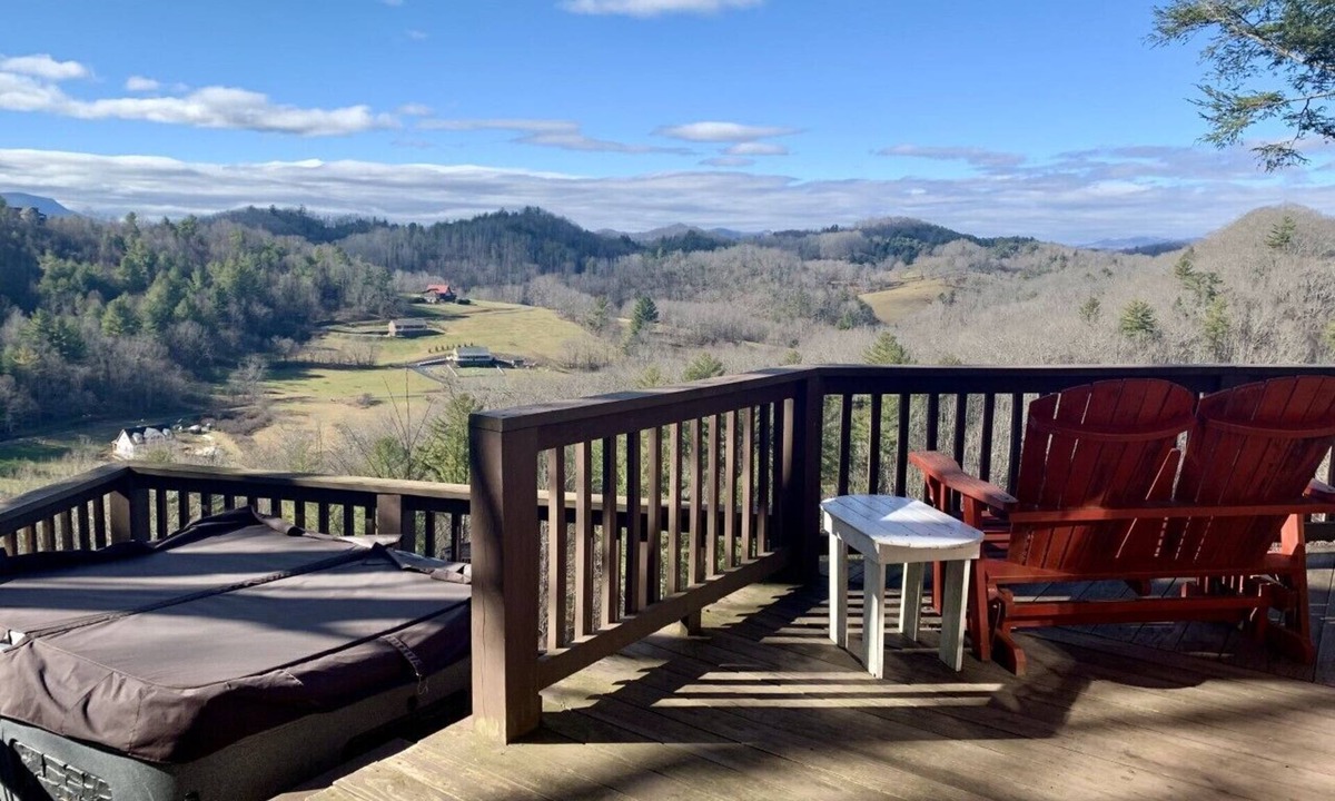 Lansing Cabin | Secluded and Private Cabin with Amazing Views. Hot tub and WiFi.