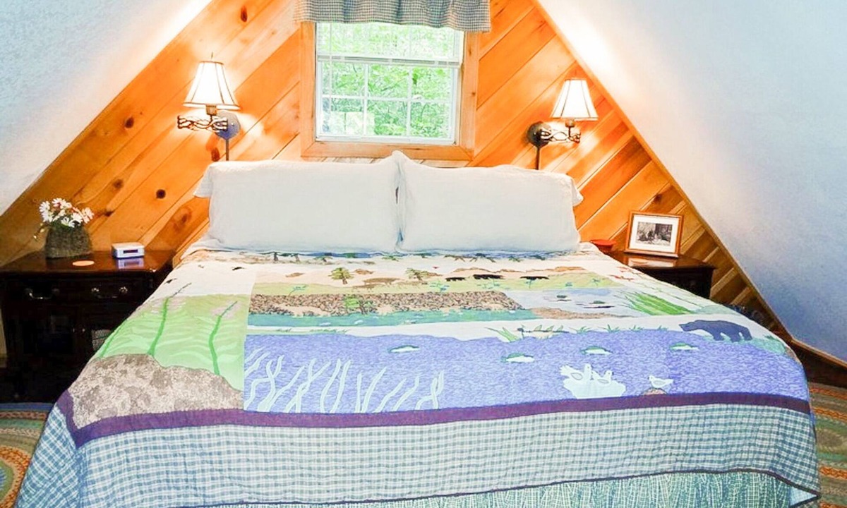 Lake Toxaway Cabin | Secluded Cabin with Fire Pit and Pickleball