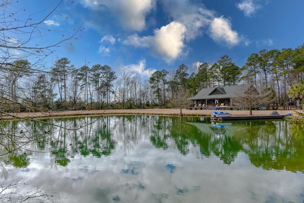 Willard House | Secluded Lodge 8acres Hot Tub, Pingpong pedalboat!