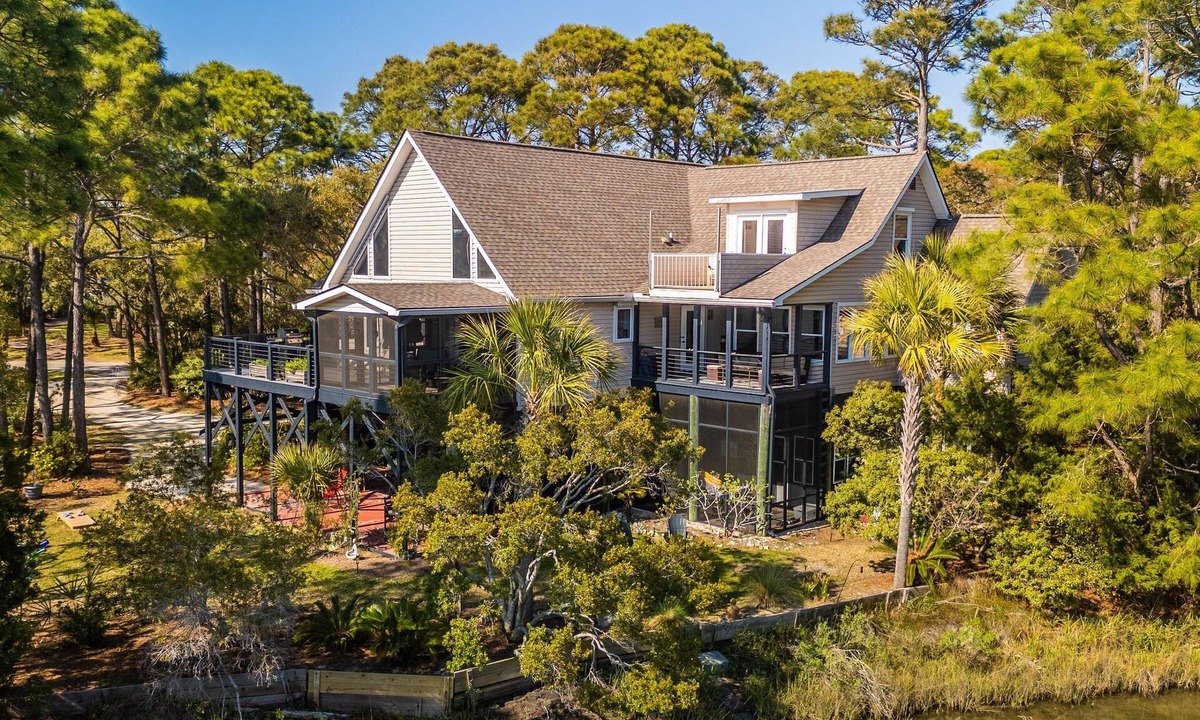 Folly Beach House | Secluded Marsh Front home-Private Salt Water Pond-5 min walk to beach access!