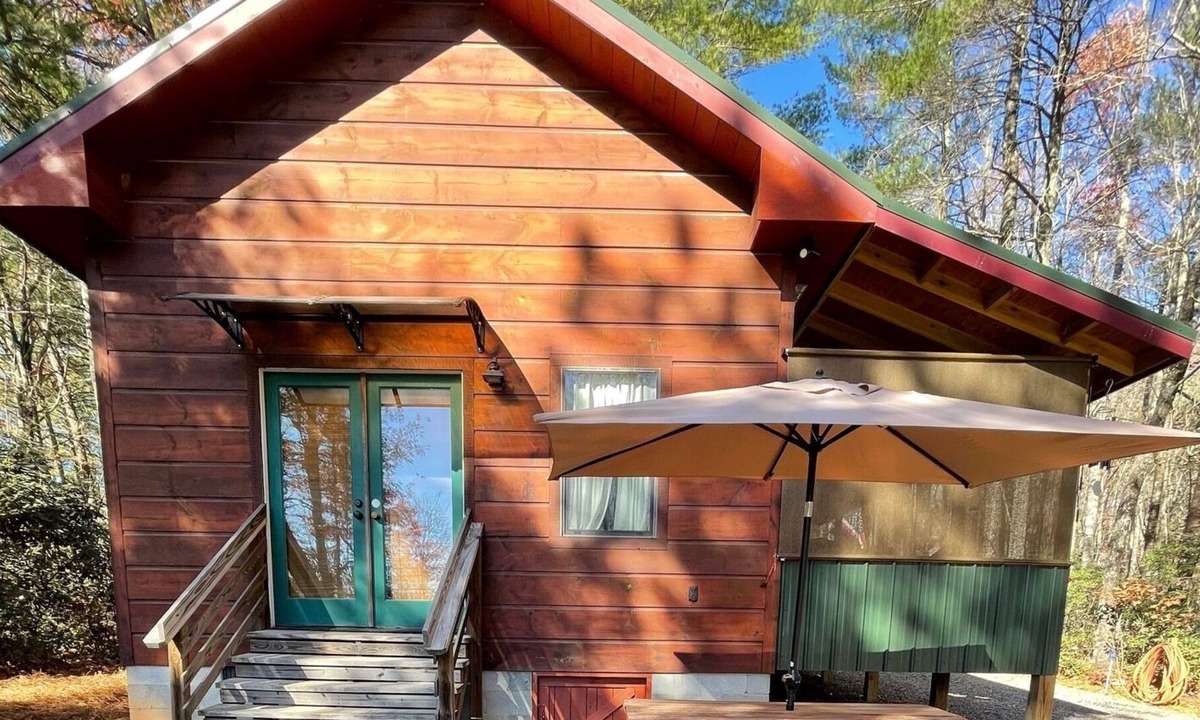 Ferguson Cabin | Secluded Misty Mountain Getaway: Serene Cabin amidst Blue Ridge Mountains