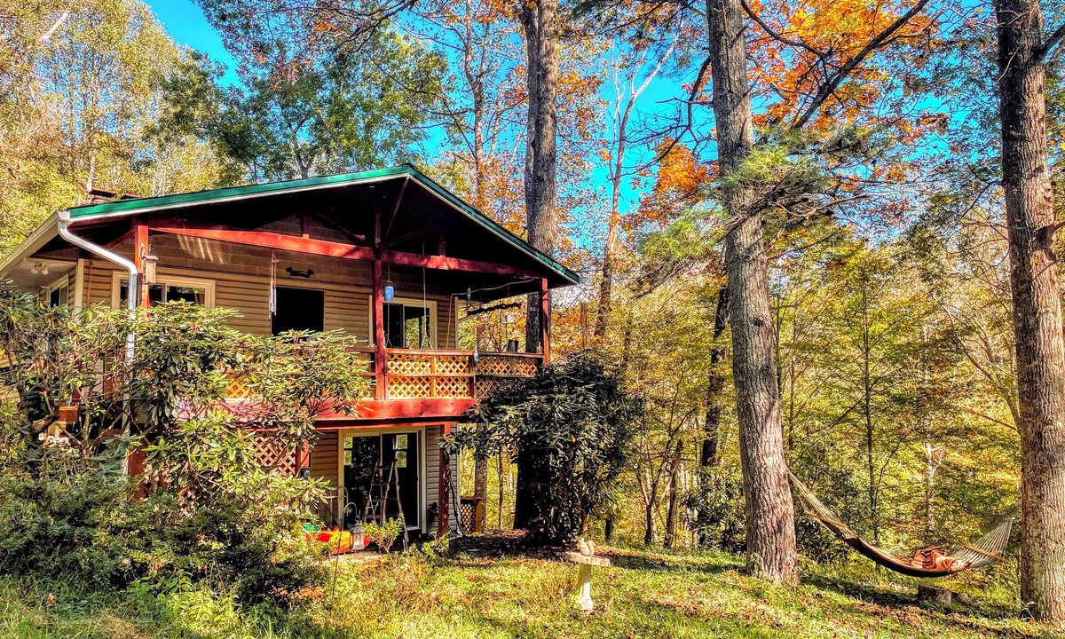 Jefferson House | Secluded mountain hideaway w/hot tub. Close to town and pet-friendly!
