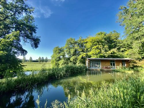 Godshill House | Secluded, New Forest Riverside Lodge