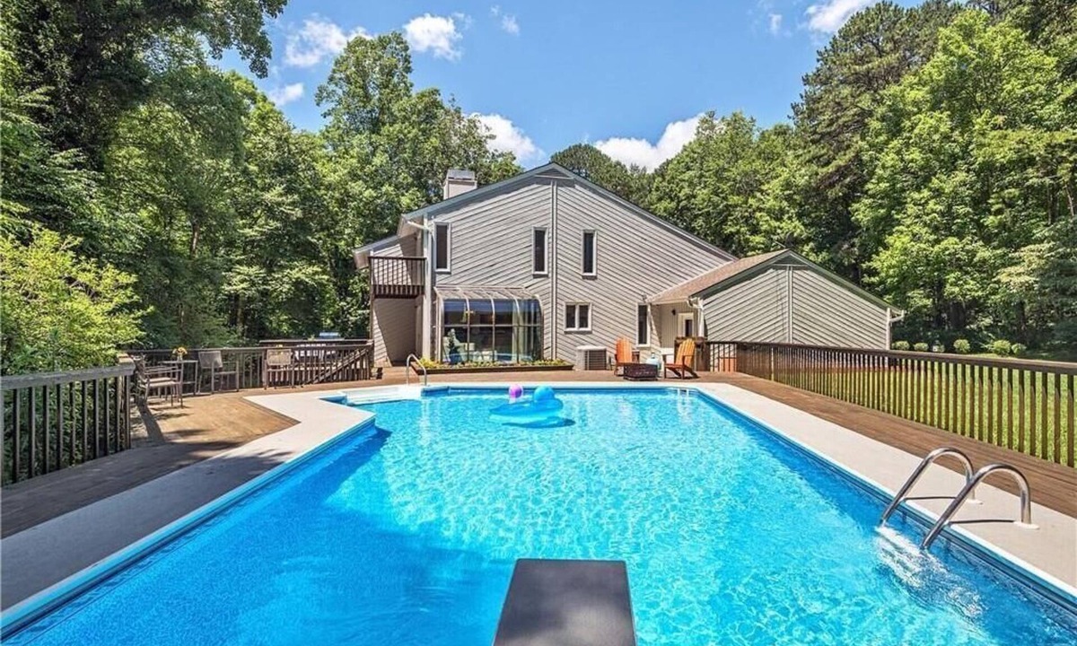 Fairview House | Secluded Oasis in Asheville! Game Room, Movie Theater, and Hot Tub * 20 min to Biltmore!