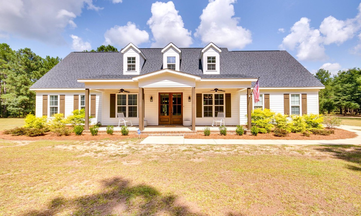 Peach Orchard House | Secluded Stylish Modern Farmhouse