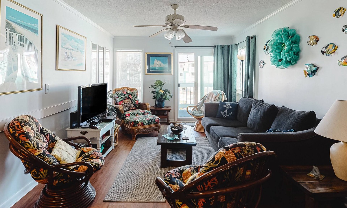 Morehead City Condo | Second-Floor, Ocean View Condo with a Balcony, WiFi & Shared Pool/Grills