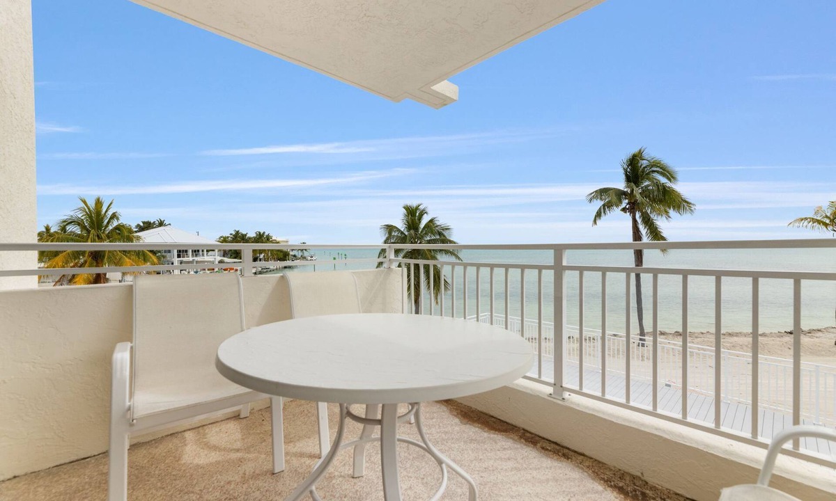 Lower Matecumbe Beach Condo | Second Floor Ocean View Studio – Gorgeous Waterfront Escape