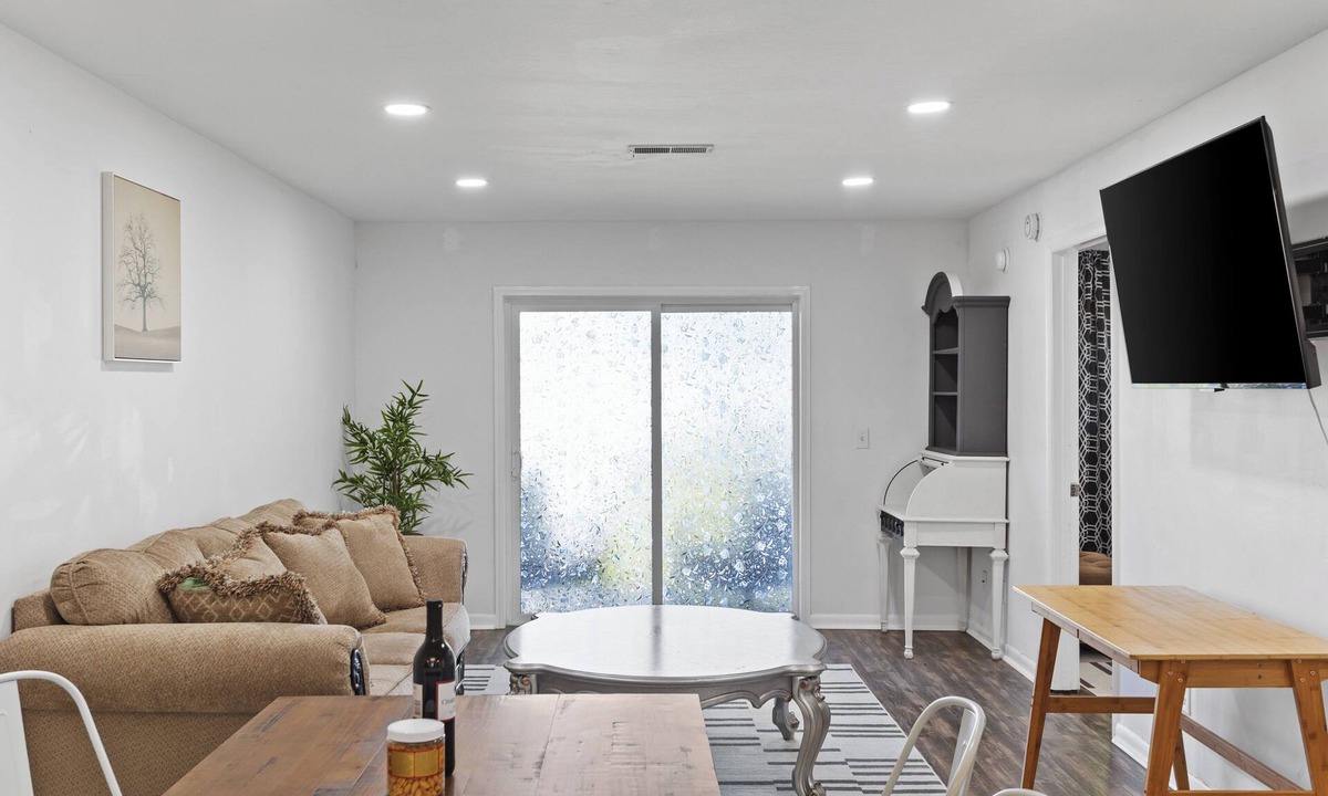 Wilmington Condo | Secure Haven with Top Amenities