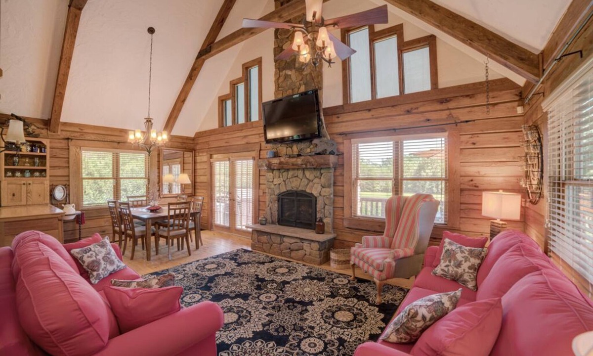 Rutherfordton Cabin | Serene 3BD Equestrian Cabin, Close to TIEC, Pet-Friendly
