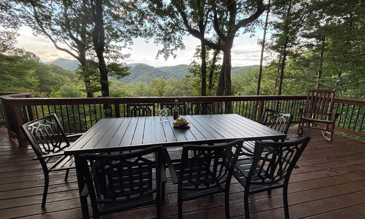 Deep Gap Cabin | Serene Cabin - Sleeps 8, 3 BR & 3 BA, Spectacular VIEWS, Family and Pet Friendly