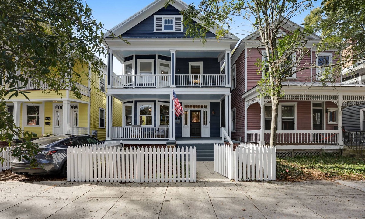 Wilmington Historic District House | Serene & sunlit getaway with spacious rooms & great patio - near beach & golf