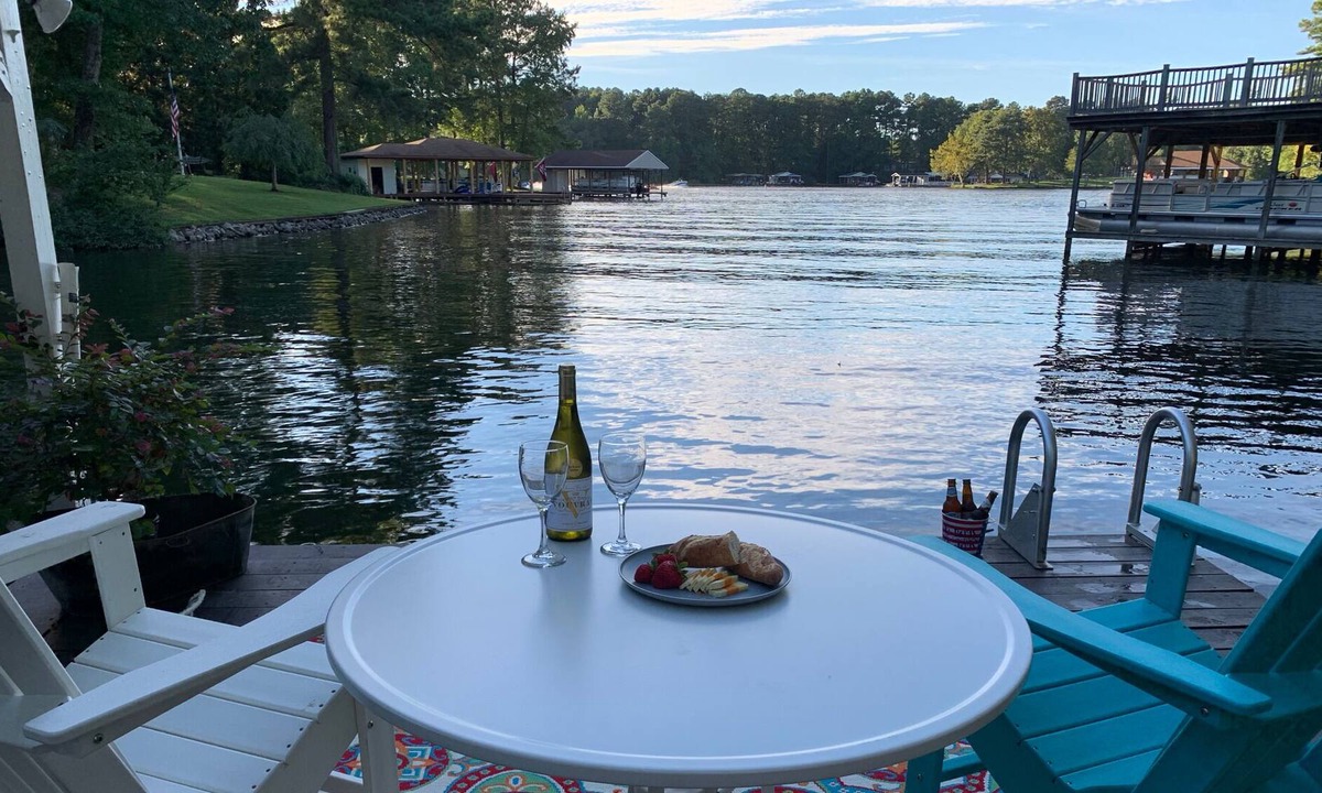 Henrico House | Serenity - Lake Gaston Waterfront Retreat