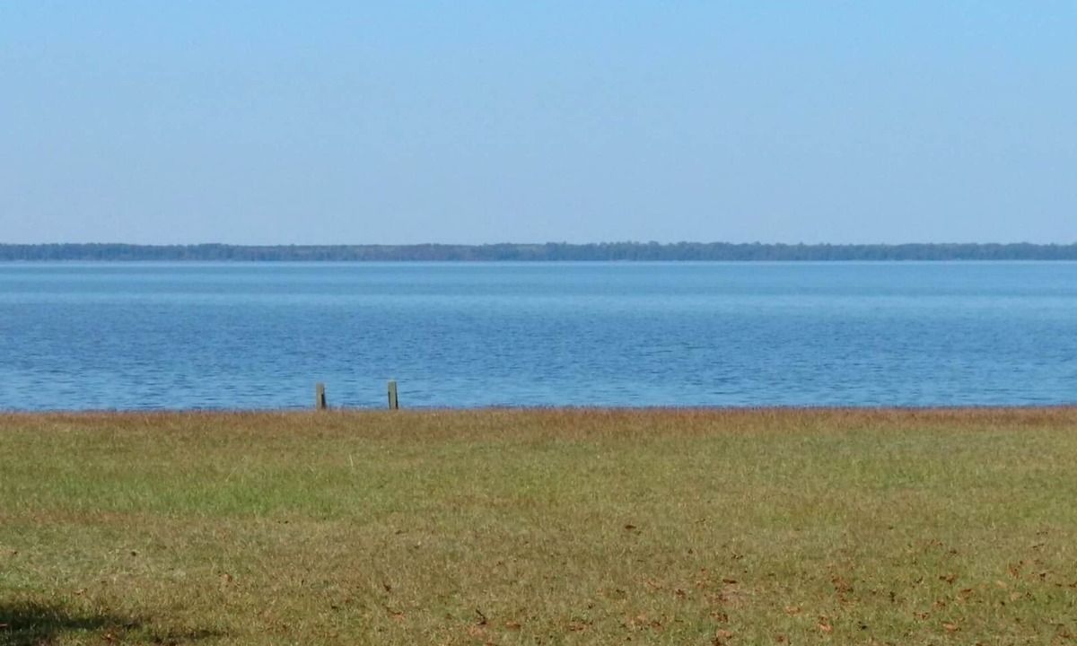 Roper House | Serenity on the Sound - Quiet Neighborhood - Water Views