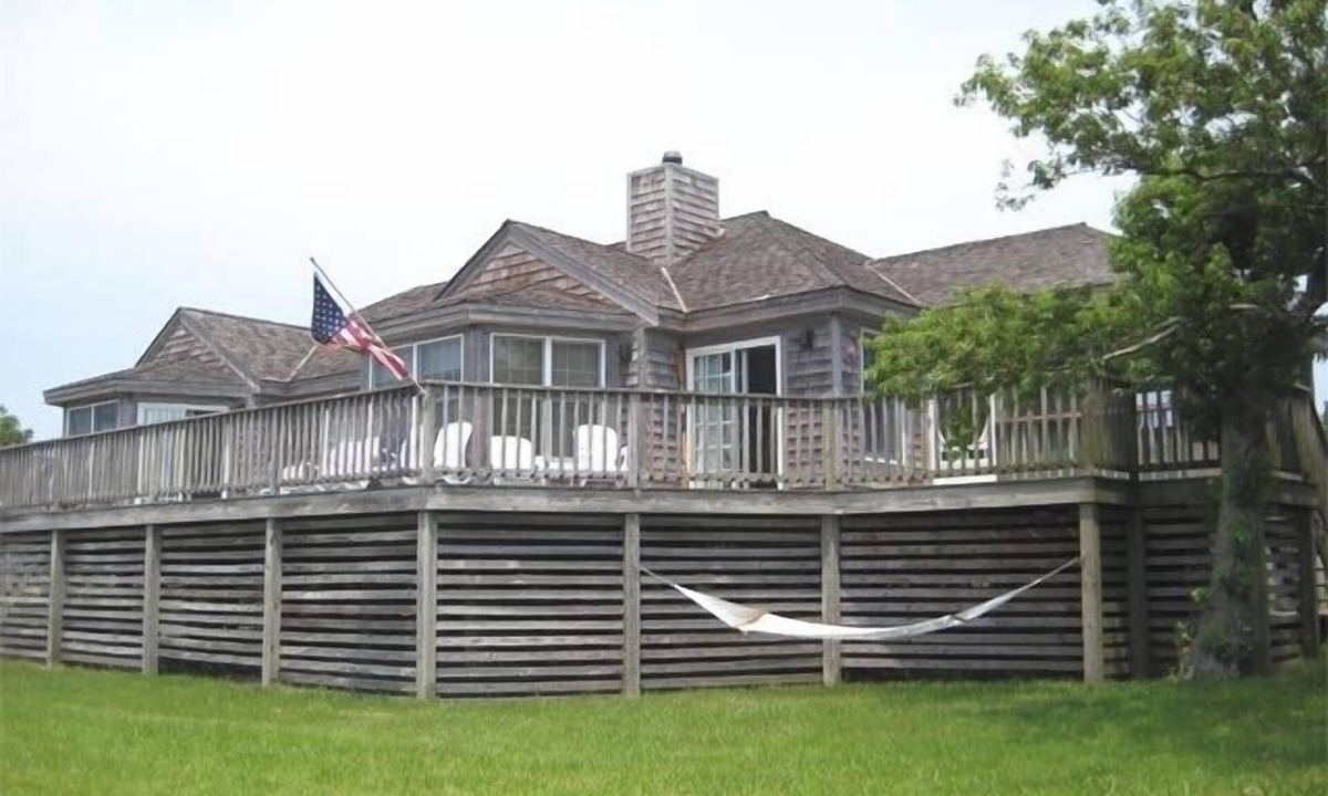 Duck House | Ships Watch! Affordable 4 BR Sound Front in Duck! Sunday check in June- August