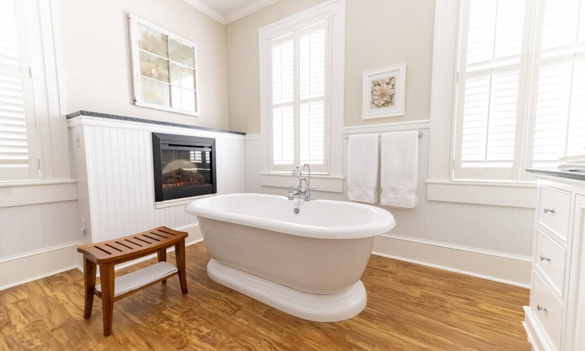 Edenton Bed & Breakfast | Siren Room - Captain's Quarters Inn, Downtown Historic Edenton