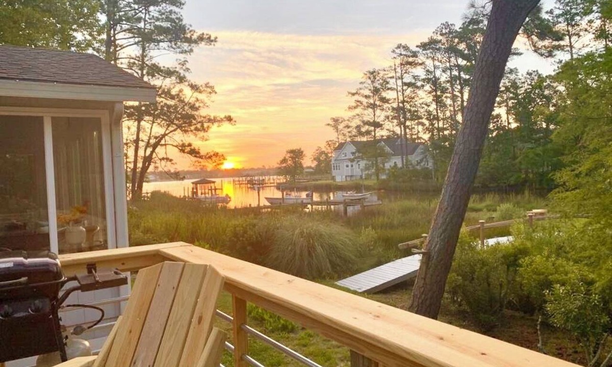 Oriental House | Sirena's Isle - Waterfront, Dock boat lift, pet friendly and fenced yard.